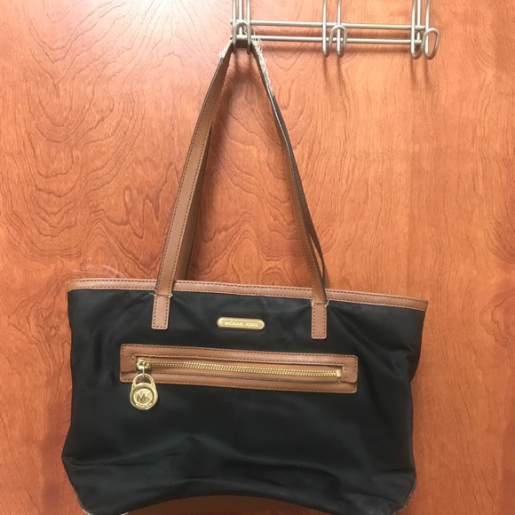 Michael Kors Handbags - Michael kors black and brown pocketbook